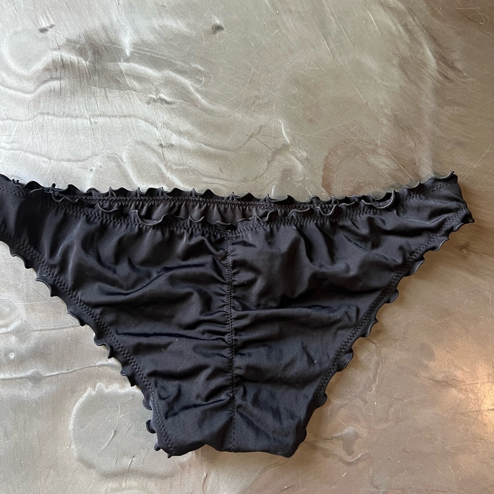 Shade & Shore Black Cheeky Ruffled Bikini Bottoms